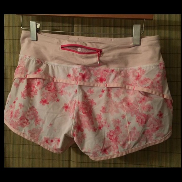 Lululemon speed short size 4 sold - Picture 2 of 3